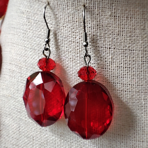 Red Siam Glass Faceted Necklace and Earrings Silver Tone Lifesaver Clasp Heavy - Picture 6 of 12